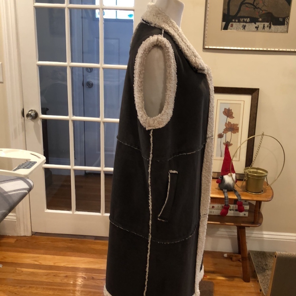 POL Sherpa long vest with side pockets.  Size S - Picture 5 of 9